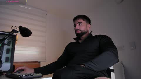 Snapshot of edrick_walton chatting on 11/18/25, 11:14 edrick online show from 11/18/25, 11:14