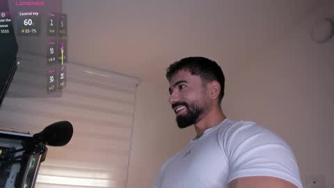 Snapshot of edrick_walton chatting on 12/20/25, 12:23 edrick online show from 12/20/25, 12:23