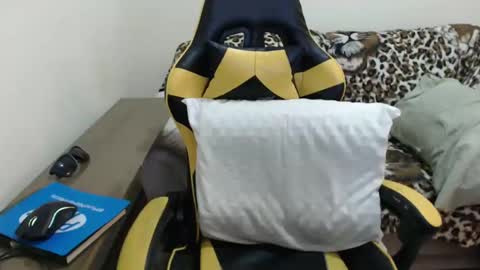 Snapshot of eduardobrain7 chatting on 10/19/25, 04:46 eduardobrain7 online show from 10/19/25, 04:46