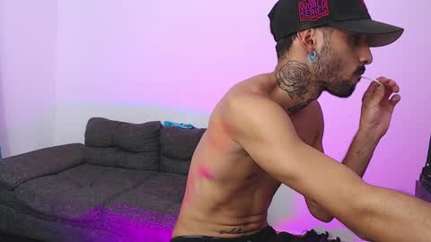 Snapshot of edward_johnsonn chatting on 09/30/25, 11:10 edward_johnsonn online show from 09/30/25, 11:10