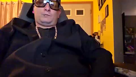 edwardaims_2please online show from 10/18/25, 02:47