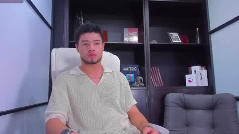 Snapshot of edwardross_ chatting on 02/10/25, 07:49 Edward Ross online show from 02/10/25, 07:49