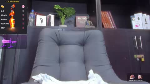 Snapshot of edwardross_ chatting on 02/25/25, 11:22 Edward Ross online show from 02/25/25, 11:22