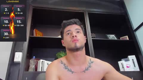 Snapshot of edwardross_ chatting on 03/01/25, 01:53 Edward Ross online show from 03/01/25, 01:53