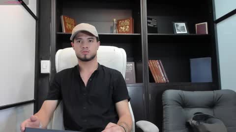 Snapshot of edwardross_ chatting on 03/01/25, 07:04 Edward Ross online show from 03/01/25, 07:04