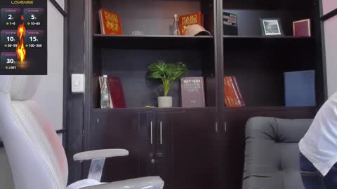 Snapshot of edwardross_ chatting on 03/04/25, 09:00 Edward Ross online show from 03/04/25, 09:00