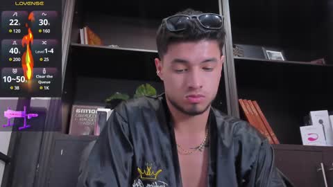 Snapshot of edwardross_ chatting on 03/11/25, 02:10 Edward Ross online show from 03/11/25, 02:10