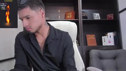 Snapshot of edwardross_ chatting on 03/12/25, 08:31 Edward Ross online show from 03/12/25, 08:31