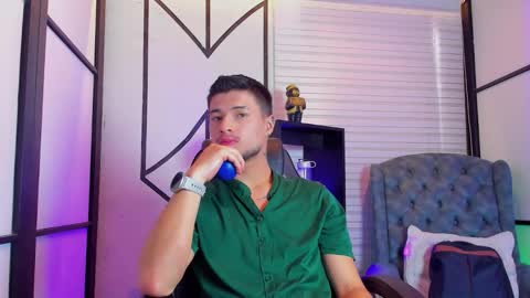 Snapshot of edwardross_ chatting on 09/15/25, 07:03 Edward Ross online show from 09/15/25, 07:03