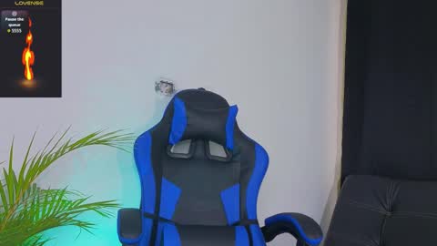 Snapshot of edwardross_ chatting on 10/13/25, 10:43 Edward Ross online show from 10/13/25, 10:43