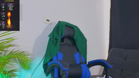 Snapshot of edwardross_ chatting on 10/14/25, 08:42 Edward Ross online show from 10/14/25, 08:42