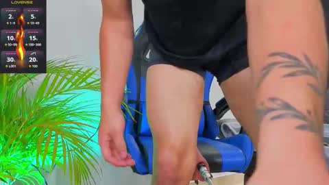 Snapshot of edwardross_ chatting on 11/04/25, 08:08 Edward Ross online show from 11/04/25, 08:08