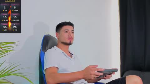 Snapshot of edwardross_ chatting on 11/24/25, 08:41 Edward Ross online show from 11/24/25, 08:41