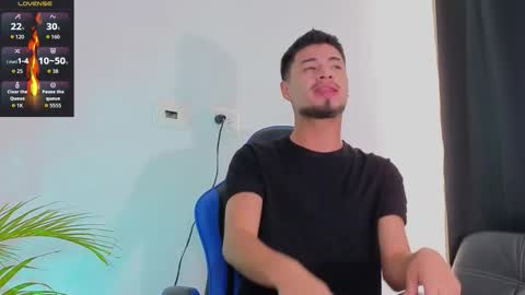 Snapshot of edwardross_ chatting on 11/25/25, 04:40 Edward Ross online show from 11/25/25, 04:40