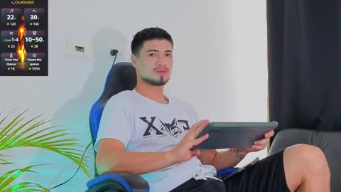 Snapshot of edwardross_ chatting on 11/29/25, 08:34 Edward Ross online show from 11/29/25, 08:34