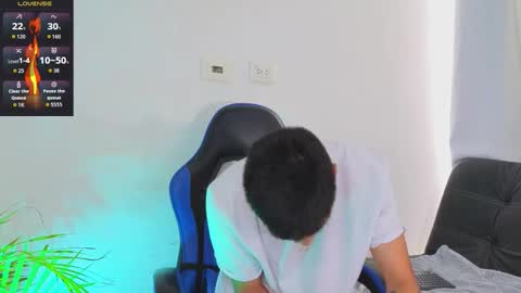 Snapshot of edwardross_ chatting on 02/10/26, 08:24 Edward Ross online show from 02/10/26, 08:24