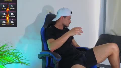 Snapshot of edwardross_ chatting on 02/25/26, 08:18 Edward Ross online show from 02/25/26, 08:18