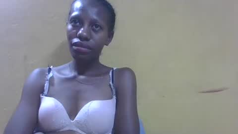 edwige770943 online show from 04/17/26, 06:22