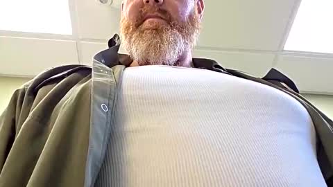 Snapshot of edyja chatting on 10/28/25, 02:09 Eddya online show from 10/28/25, 02:09