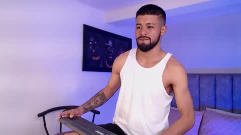 eevil_boys_77 online show from 10/26/25, 01:39