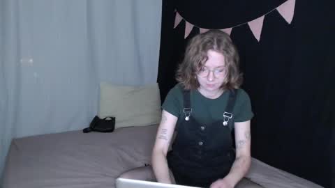 Snapshot of effa__laska chatting on 11/12/25, 07:13 effa__laska online show from 11/12/25, 07:13