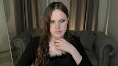 Effie Mur online show from 05/18/26, 08:36