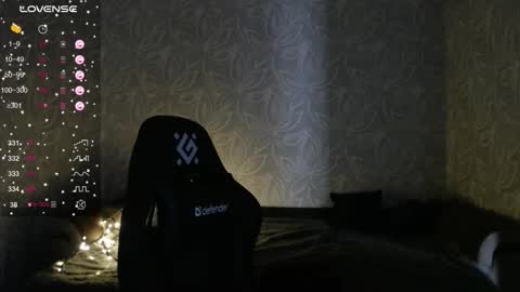 Snapshot of effy_gray chatting on 11/01/25, 04:36 Anna online show from 11/01/25, 04:36