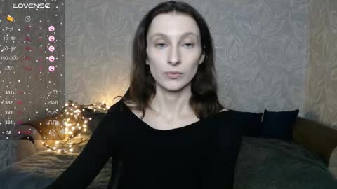 Snapshot of effy_gray chatting on 11/23/25, 05:07 Anna online show from 11/23/25, 05:07