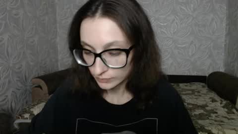 Snapshot of effy_gray chatting on 11/26/25, 09:21 Anna online show from 11/26/25, 09:21