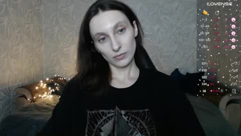 Snapshot of effy_gray chatting on 12/23/25, 06:11 Anna online show from 12/23/25, 06:11