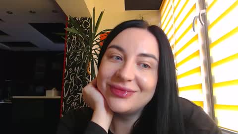 Snapshot of effy_m chatting on 10/17/25, 11:02 Effy online show from 10/17/25, 11:02
