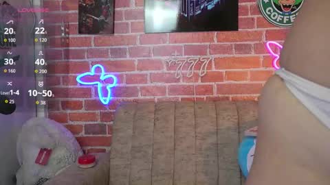 Snapshot of effystone777 chatting on 10/28/25, 01:58 effystone777 online show from 10/28/25, 01:58