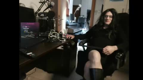 efi_crossou online show from 11/14/25, 12:09