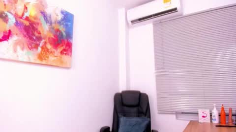 Snapshot of eileen_tanihara chatting on 02/20/26, 06:26 eileenn tanihara online show from 02/20/26, 06:26