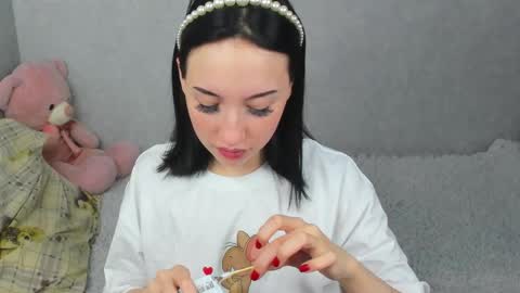 eileenmoores online show from 12/17/25, 07:42