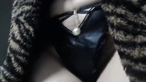 Snapshot of eileenqueen23 chatting on 12/04/24, 12:36 Eileen online show from 12/04/24, 12:36