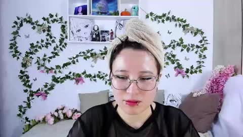 liasama online show from 01/04/25, 12:37