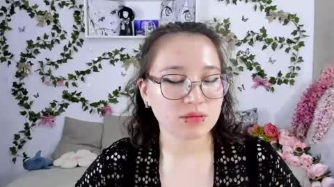 liasama online show from 02/12/25, 02:14