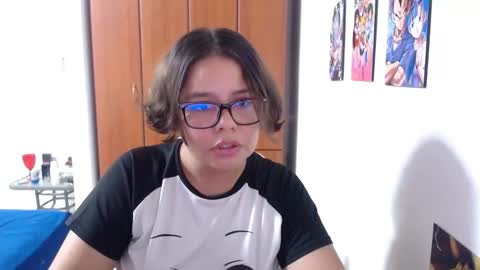 eimy_saenzz online show from 10/25/25, 11:32