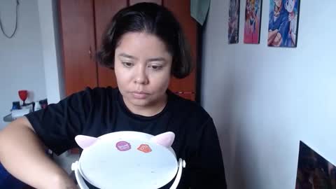 eimy_saenzz online show from 10/31/25, 07:59