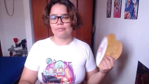 eimy_saenzz online show from 11/10/25, 03:33