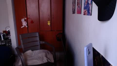 eimy_saenzz online show from 04/01/26, 06:16