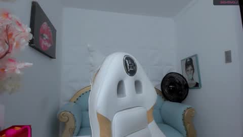 eimy online show from 10/31/25, 11:22