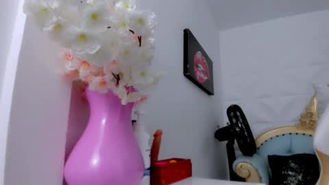 Snapshot of eimy_skinny chatting on 01/17/26, 12:32 eimy online show from 01/17/26, 12:32