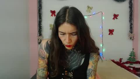 Snapshot of eimytatto_ chatting on 12/05/24, 11:49 Carla online show from 12/05/24, 11:49