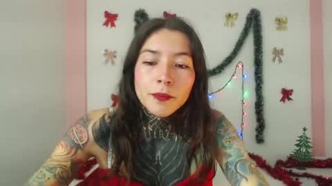 Snapshot of eimytatto_ chatting on 12/16/24, 10:24 Carla online show from 12/16/24, 10:24
