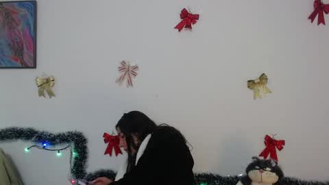 Snapshot of eimytatto_ chatting on 12/23/24, 10:12 Carla online show from 12/23/24, 10:12
