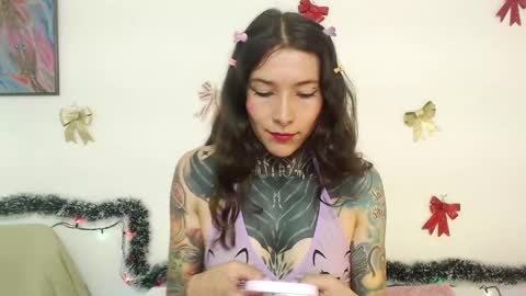 Snapshot of eimytatto_ chatting on 12/27/24, 01:50 Carla online show from 12/27/24, 01:50