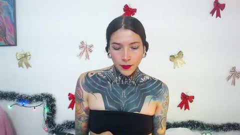 Snapshot of eimytatto_ chatting on 01/02/25, 09:39 Carla online show from 01/02/25, 09:39