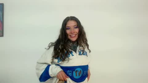 Snapshot of eimytatto_ chatting on 01/04/25, 12:27 Carla online show from 01/04/25, 12:27